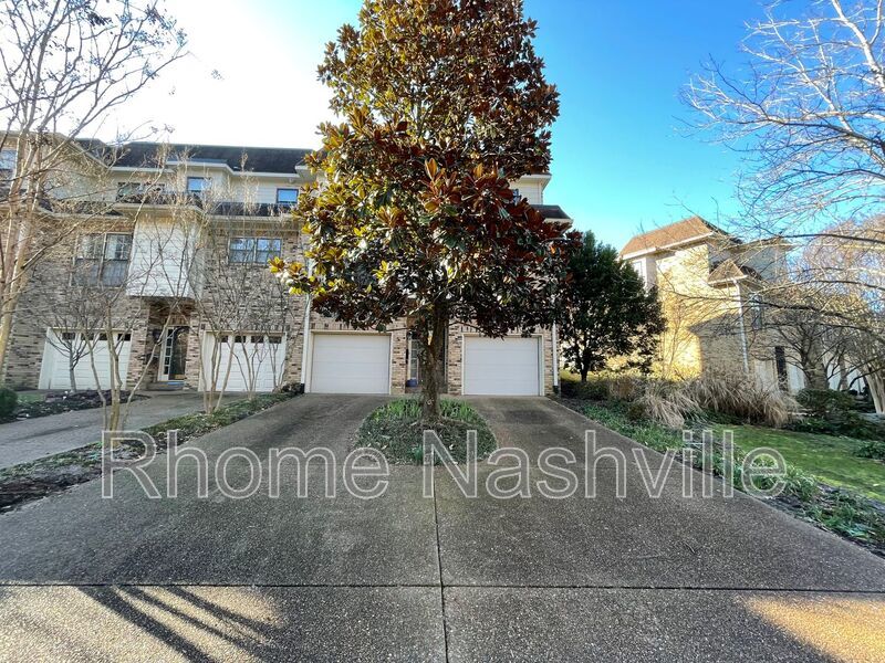 Spectacular West End condo in Richmeade Pl-Mostly Furnished Coming soon! property image