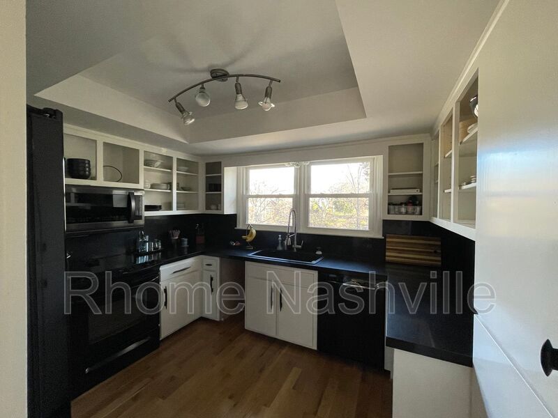 Spectacular West End condo in Richmeade Pl-Mostly Furnished Coming soon! property image