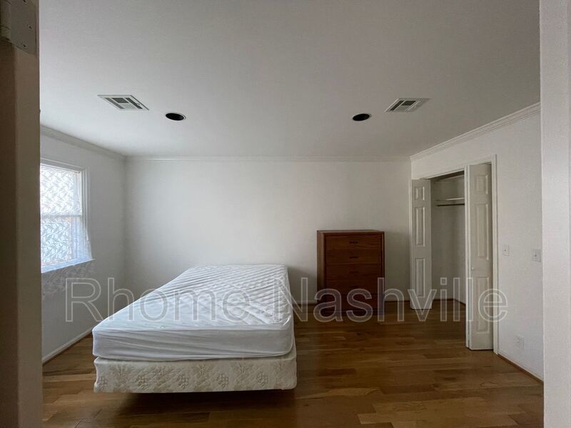 Spectacular West End condo in Richmeade Pl-Mostly Furnished Coming soon! property image