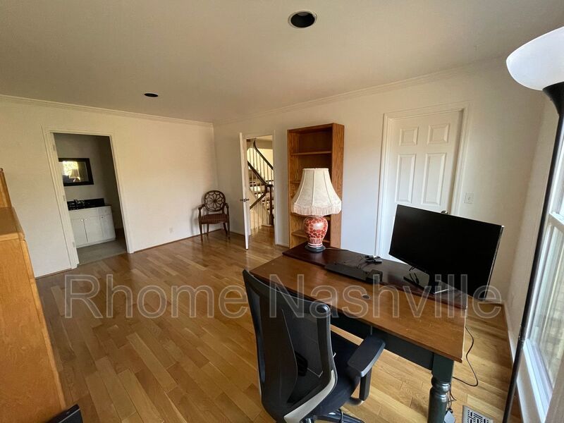 Spectacular West End condo in Richmeade Pl-Mostly Furnished Coming soon! property image