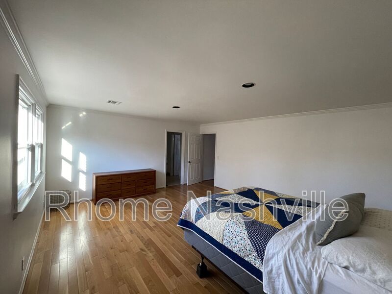Spectacular West End condo in Richmeade Pl-Mostly Furnished Coming soon! property image