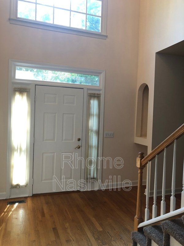 Beautiful and spacious 4 bed 2.5 bath near the lake! property image