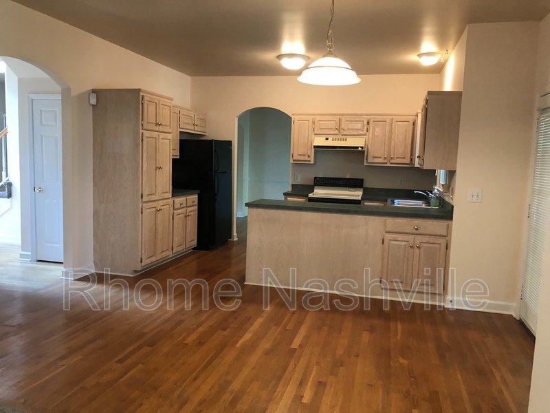 Beautiful and spacious 4 bed 2.5 bath near the lake! property image