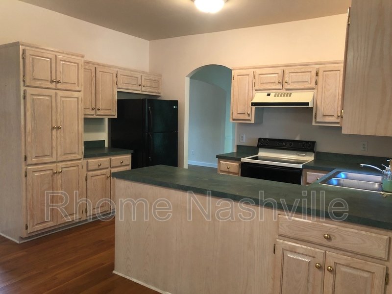 Beautiful and spacious 4 bed 2.5 bath near the lake! property image