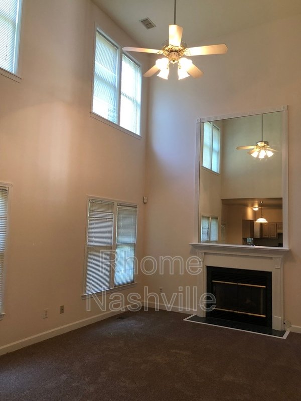Beautiful and spacious 4 bed 2.5 bath near the lake! property image
