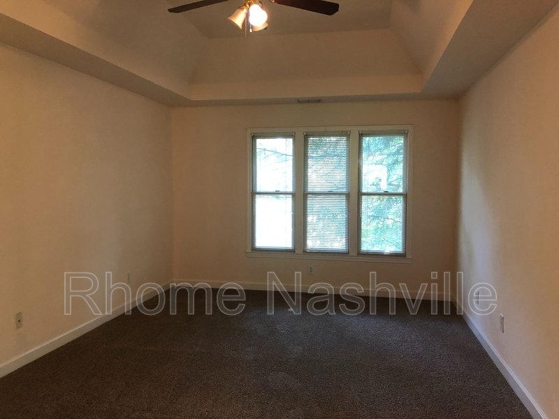 Beautiful and spacious 4 bed 2.5 bath near the lake! property image