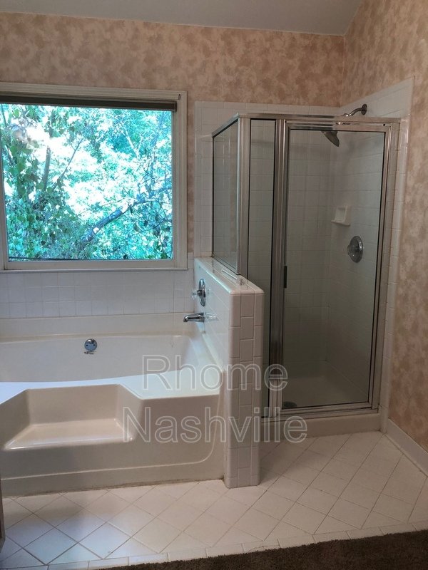 Beautiful and spacious 4 bed 2.5 bath near the lake! property image