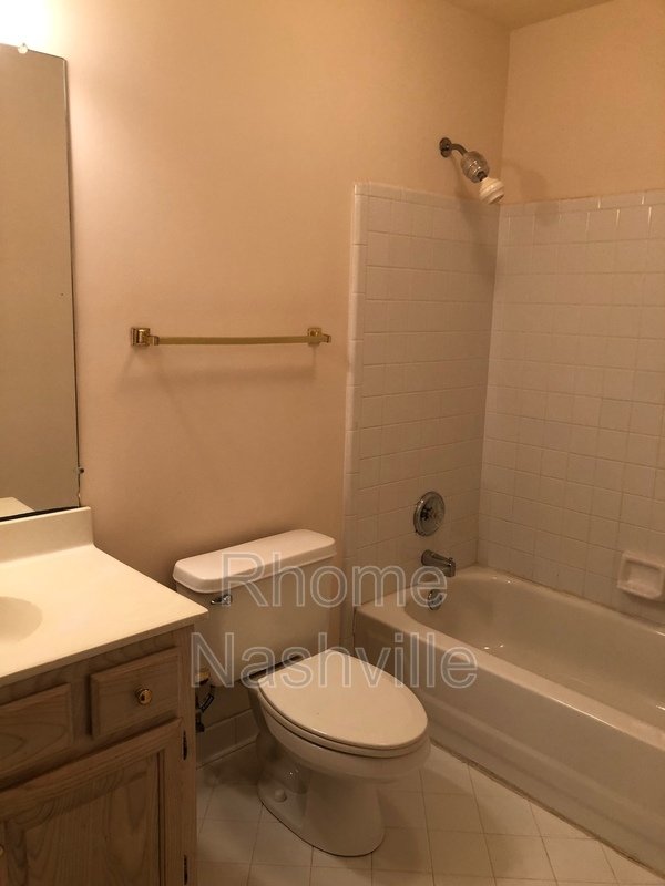 Beautiful and spacious 4 bed 2.5 bath near the lake! property image
