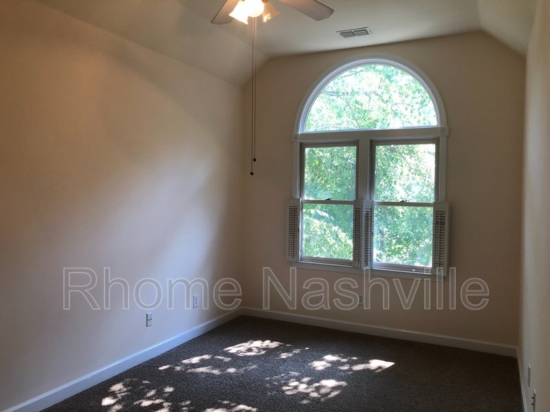 Beautiful and spacious 4 bed 2.5 bath near the lake! property image