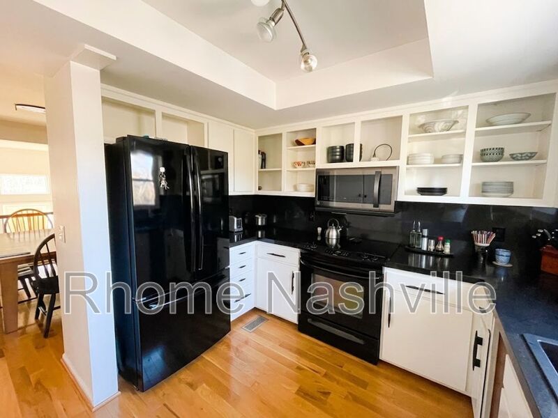 Spectacular West End condo in Richmeade Pl-Partially Furnished property image