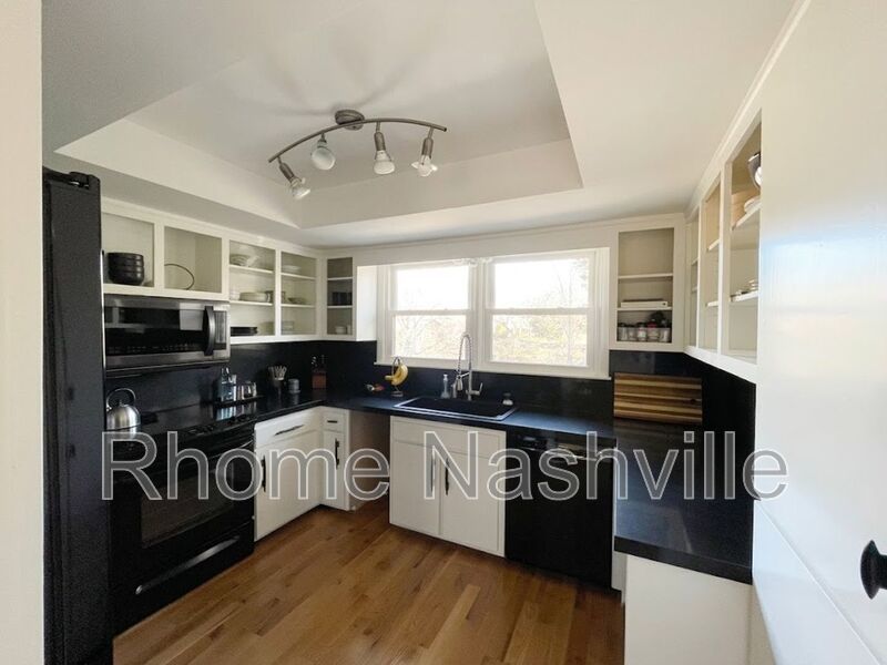 Spectacular West End condo in Richmeade Pl-Partially Furnished property image