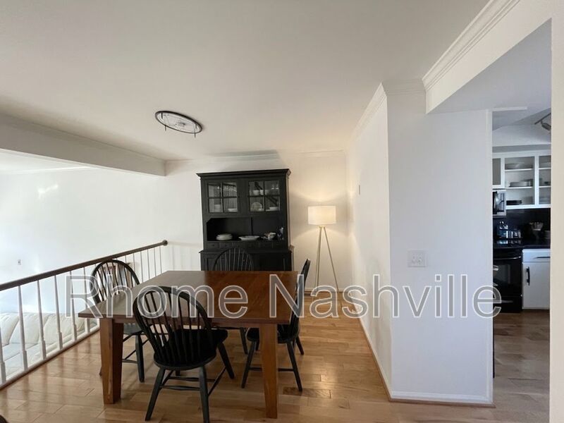 Spectacular West End condo in Richmeade Pl-Partially Furnished property image