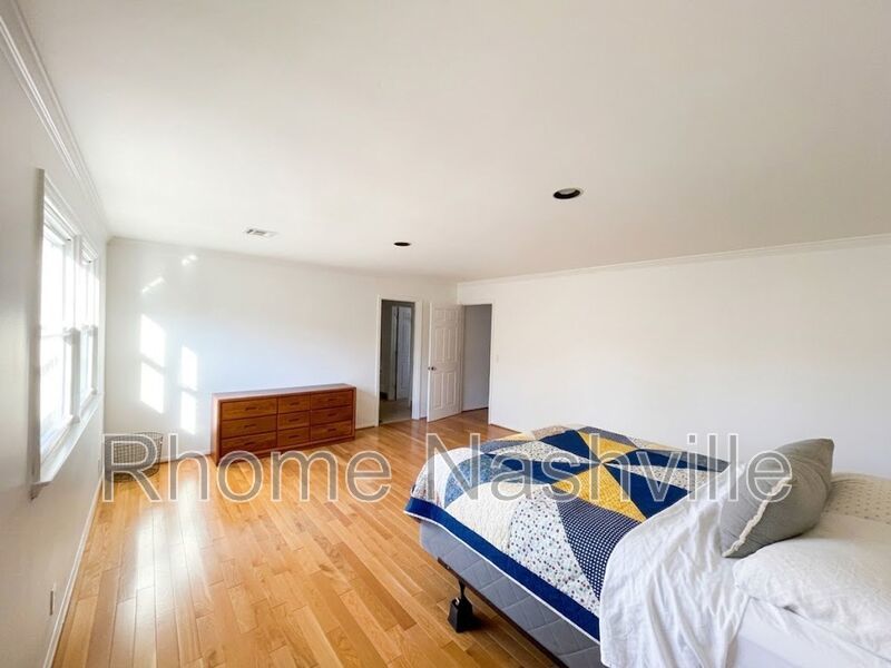 Spectacular West End condo in Richmeade Pl-Partially Furnished property image