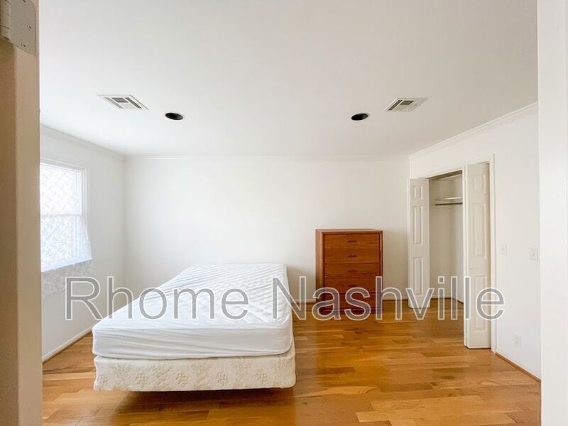 Spectacular West End condo in Richmeade Pl-Partially Furnished property image