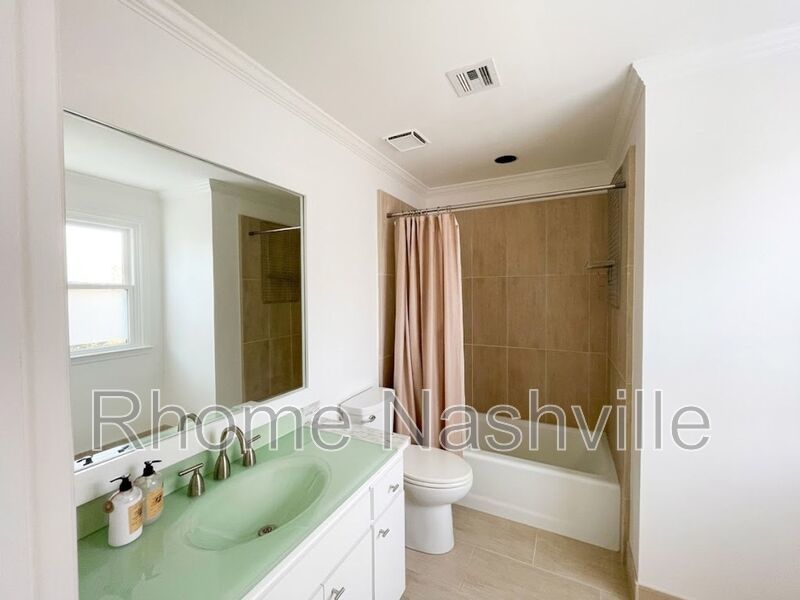 Spectacular West End condo in Richmeade Pl-Partially Furnished property image