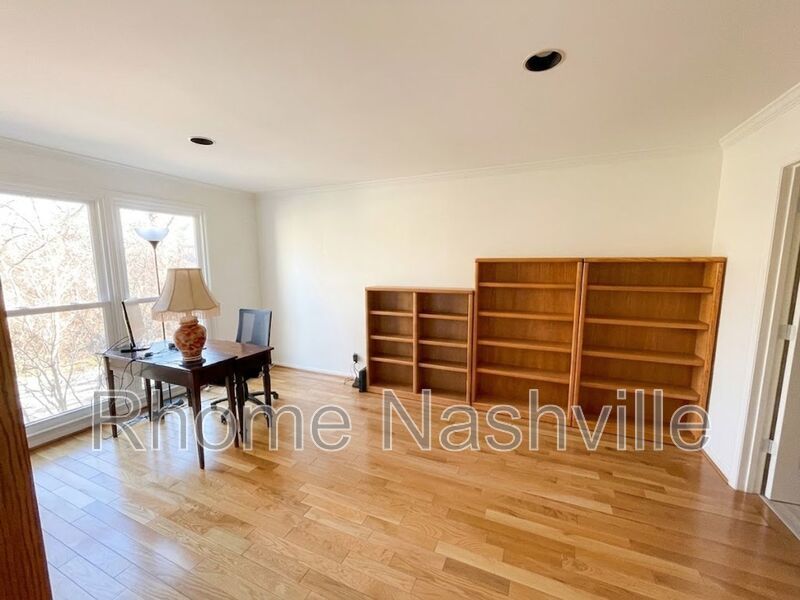 Spectacular West End condo in Richmeade Pl-Partially Furnished property image