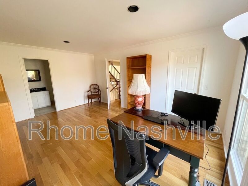 Spectacular West End condo in Richmeade Pl-Partially Furnished property image
