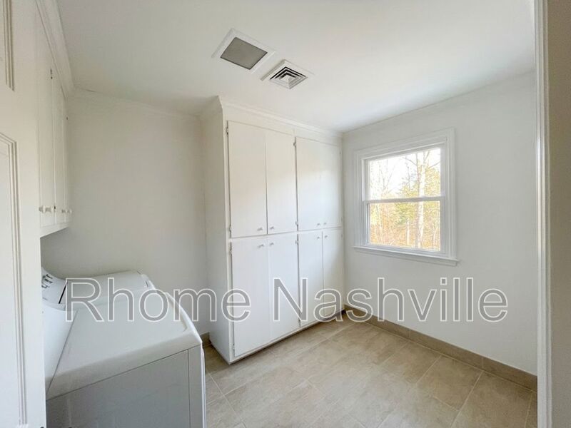 Spectacular West End condo in Richmeade Pl-Partially Furnished property image